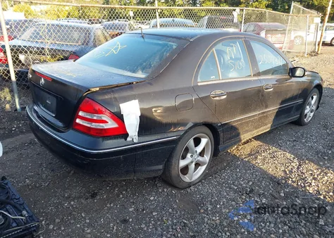 2005 Mercedes-Benz C 320 Luxury/Sport z USA, uszkodzony, nr VIN WDBRF64J85F678090